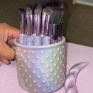 Makeup brushes with head band